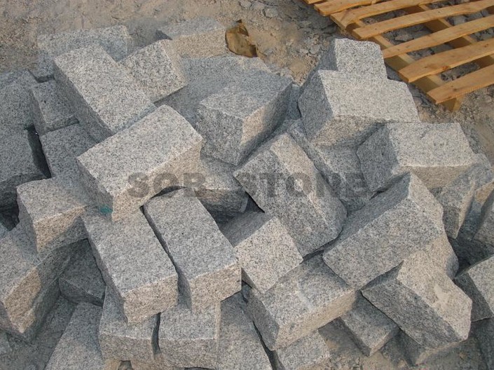 Cropped Silver Grey Granite Setts 