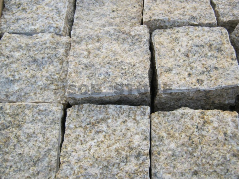 G682 Rusty Yellow Granite Cobble Setts