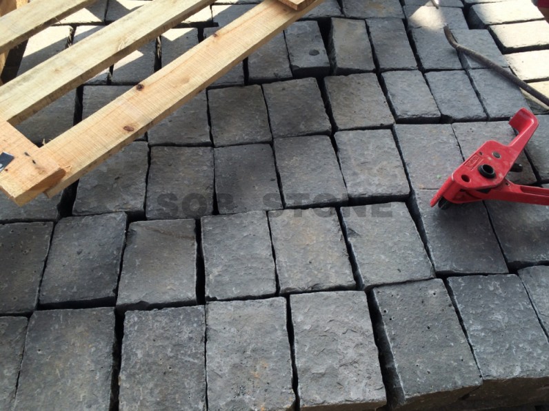 ZP Black Basalt Cobble Flamed Pavers