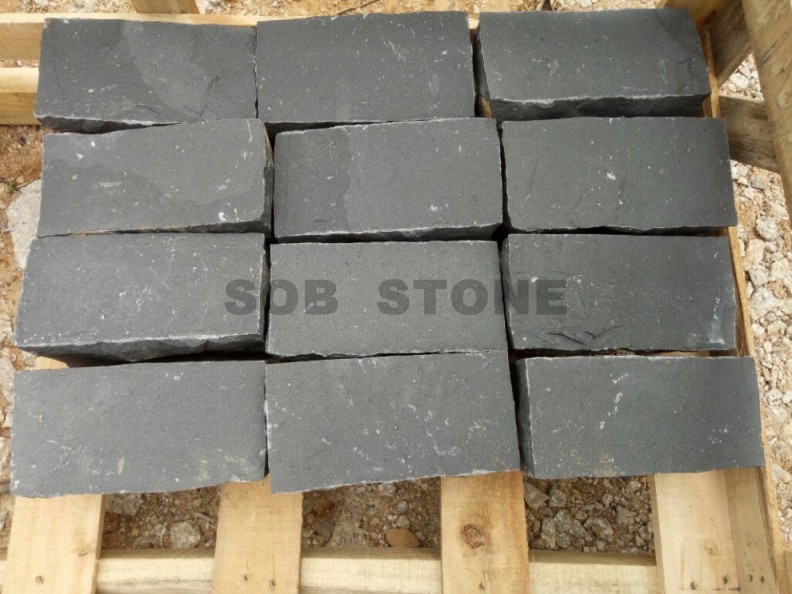 ZP Black Basalt Cobble Setts Driveway Pavers Natural Split