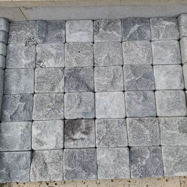 Tumbled Black Basalt / Bluestone Cobblestone