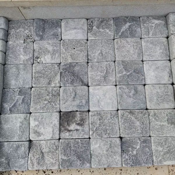 Tumbled Black Basalt / Bluestone Cobblestone 