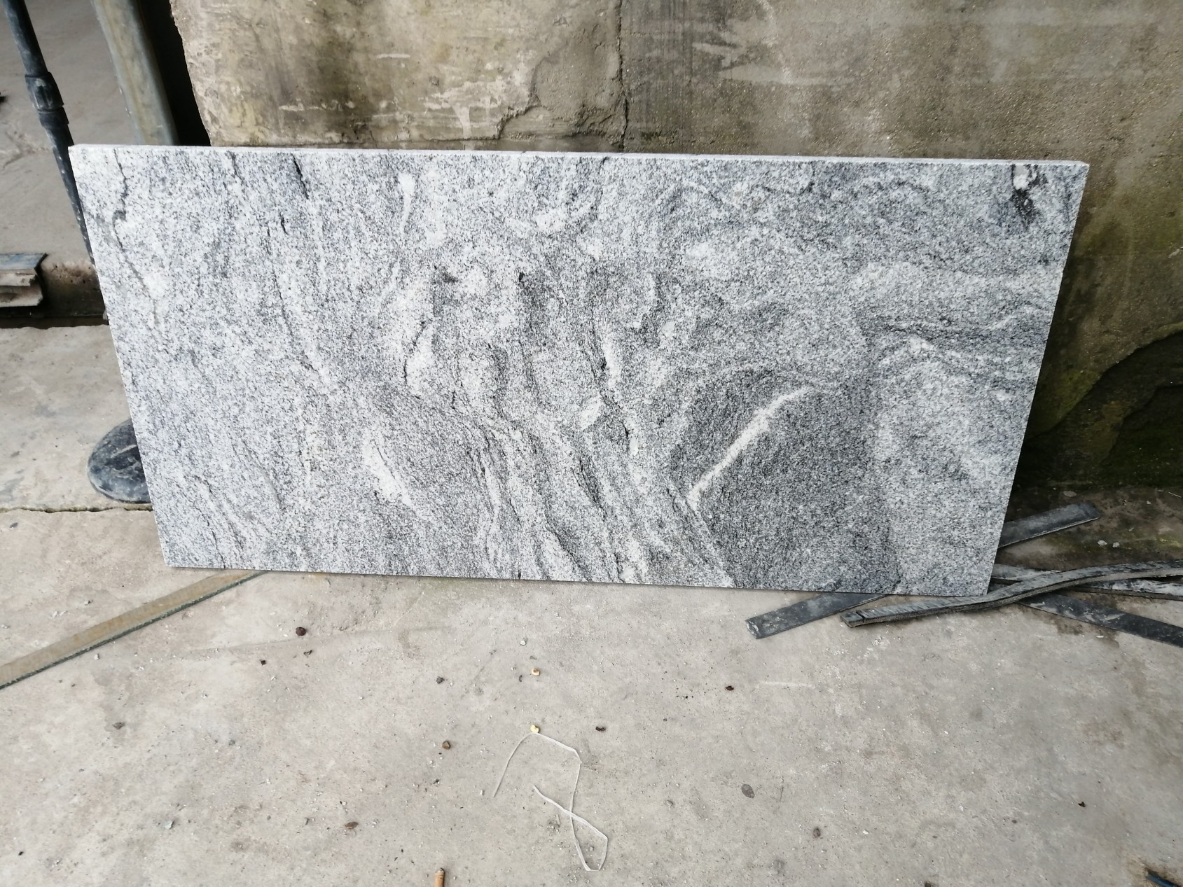 China Viscont White Flamed Granite Tiles