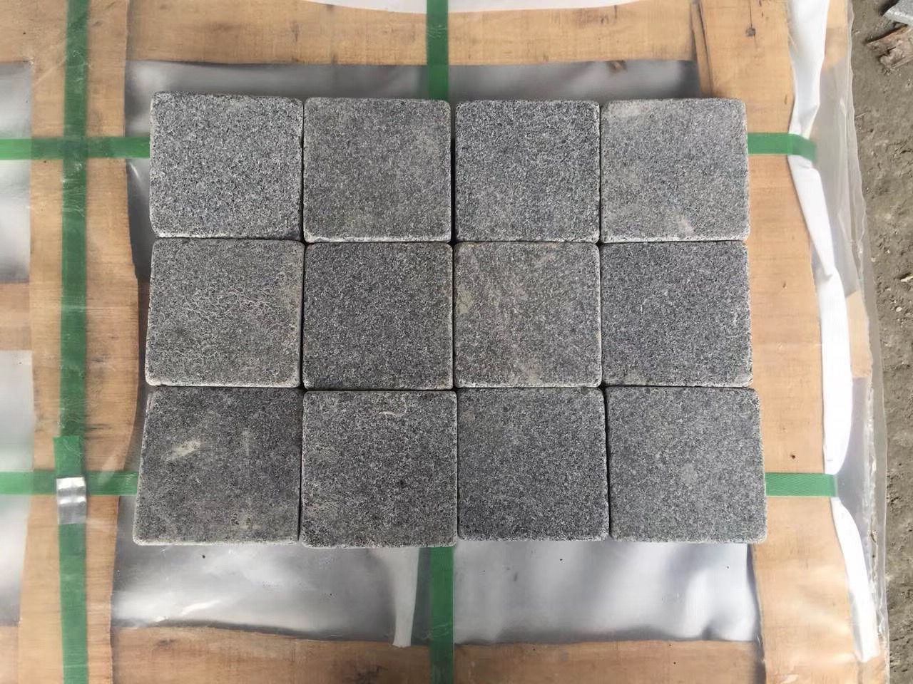 G654 Dark Grey Granite Tumbled Cobble Stone