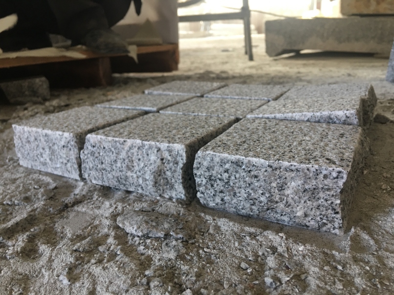 Silver Grey Granite Setts Flamed Top And Split Sides