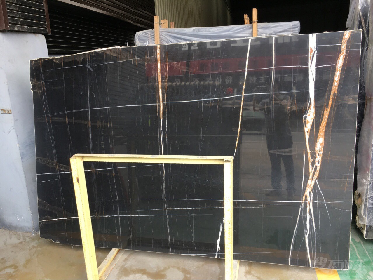 Black Gold Nero Tunisi Marble Slabs