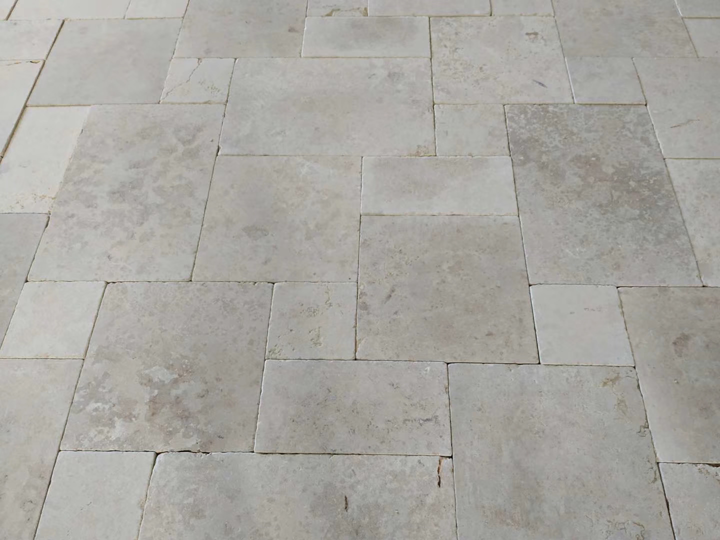 Tumbled Jura Beige Travertine Tiles