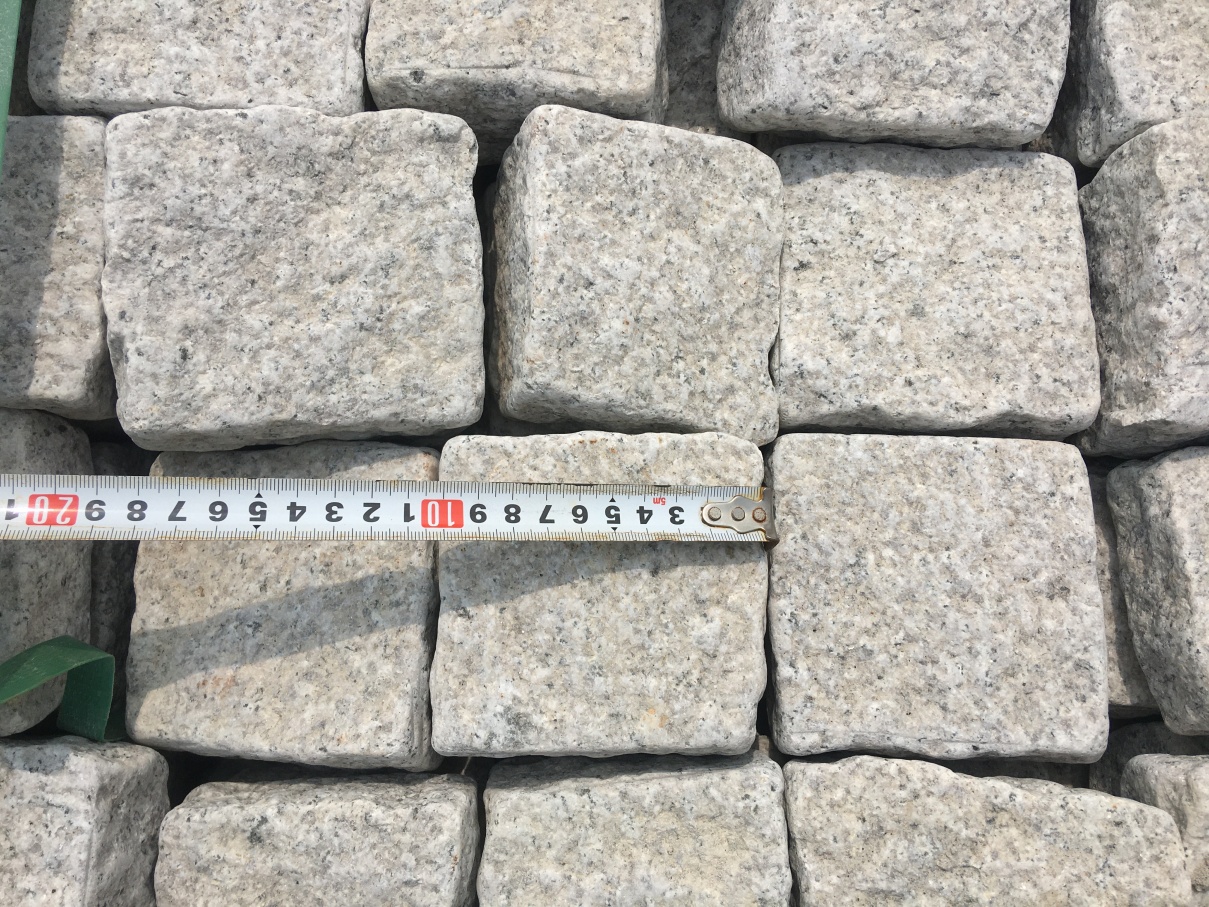 G655 Silver Grey Granite Tumbled Cobblestone